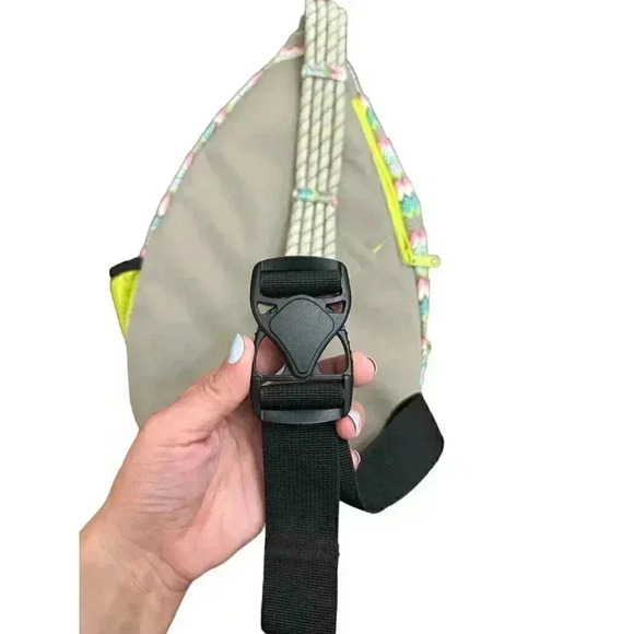 KAVU Original Crossbody Sling Rope Bag (see Description) - Picture 8 of 9